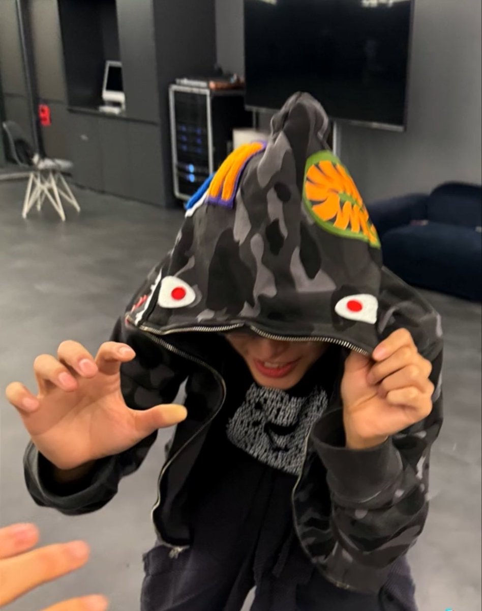 250312 NCT TICTOK 리쿠 - BAPE Color Camo Shark Full Zip Hoodie