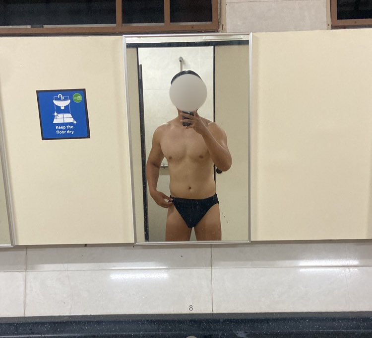 Potatoboi01's tweet photo. Still trying to remove that tan line from my leg 😅 https://t.co/ku5D18tqMU