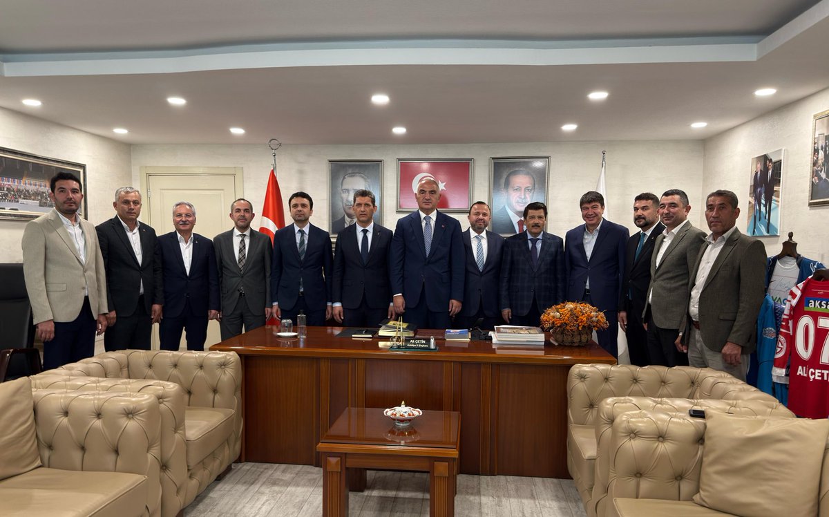 ethemtas's tweet photo. 📍AK Parti Antalya İl Başkanlığı

T.C. Kültür ve Turizm Bakanımız Sayın Mehmet Nuri Ersoy, MKYK Üyemiz Sayın Menderes Türel ve teşkilat mensuplarımızla birlikte Türkiye Yüzyılı vizyonu doğrultusunda şehrimiz için yatırımların hızlandırılması ve hemşehrilerimize sunulan hizmetlerin daha da güçlendirilmesi adına kapsamlı istişarelerde bulunduk. @MehmetNuriErsoy 

Sayın Cumhurbaşkanımız Recep Tayyip Erdoğan liderliğinde eser ve hizmet siyasetimizi daha da ileriye taşımak için azimle çalışmaya devam ediyoruz. 

Ramazan ayının bereketiyle birlik ve dayanışma içinde şehrimiz ve ülkemiz için biriz, beraberiz… 
@menderesturel @alicetin_07 @avmustafakose