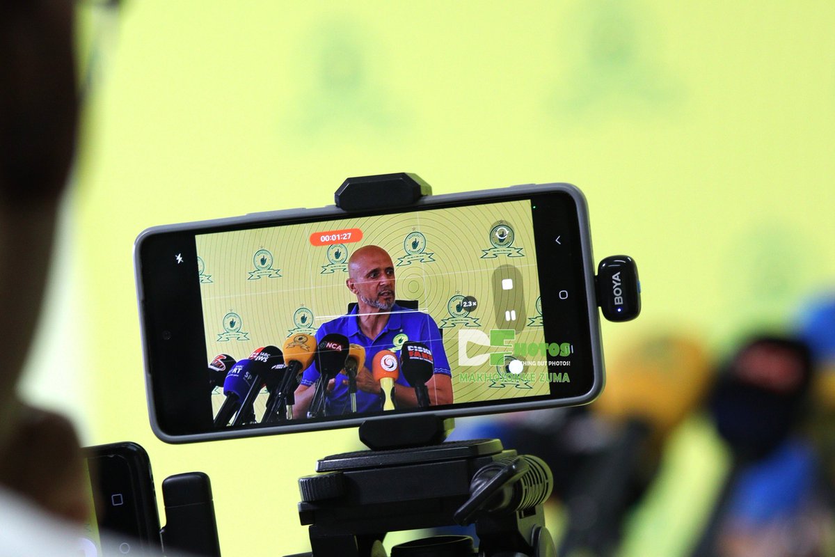 diskifhotos's tweet photo. #BetwayPrem Pre-Match Press Conference with Mamelodi Sundowns head coach Miguel Cardoso ahead of their game against Orlando Pirates at FNB Stadium in Johannesburg on Sunday, 16 March 2025. #DiskiFhotos #MamelodiSundowns #MiguelCardoso #Chloorkop #KaBoYellow https://t.co/9vSg5MJe6E