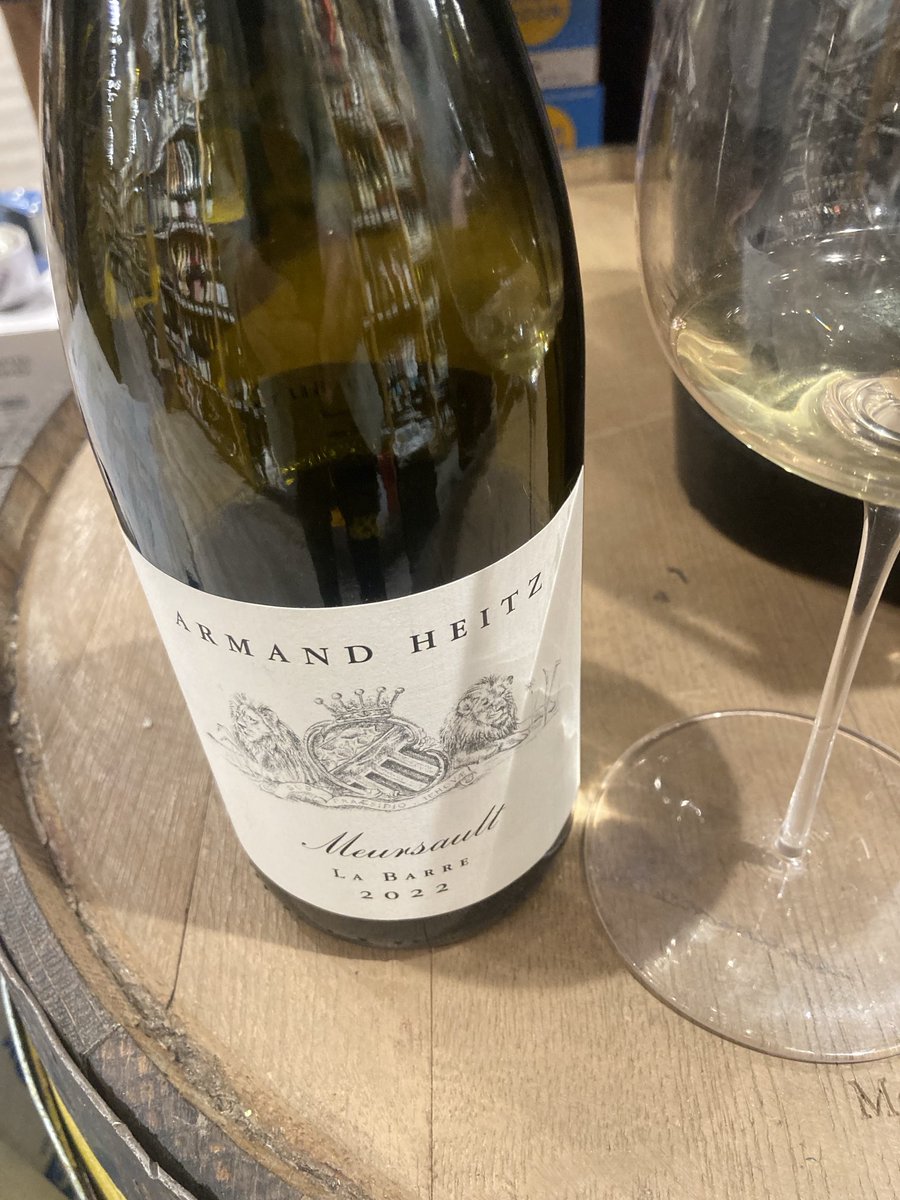 DoliverosDaniel's tweet photo. Terrific #Chardonnay,22 #ArmandHeitz #Meursault #LaBarre,lite straw color,lovely aromas of lemon zest,mineral,tarragon,nectarine & honeycomb,medium body,nice concentration & grip,w/white cherry & fennel overtones,nice tight finish,should develop well,wait 5-7 years,worth a look🥰 https://t.co/Fl003uLdwo
