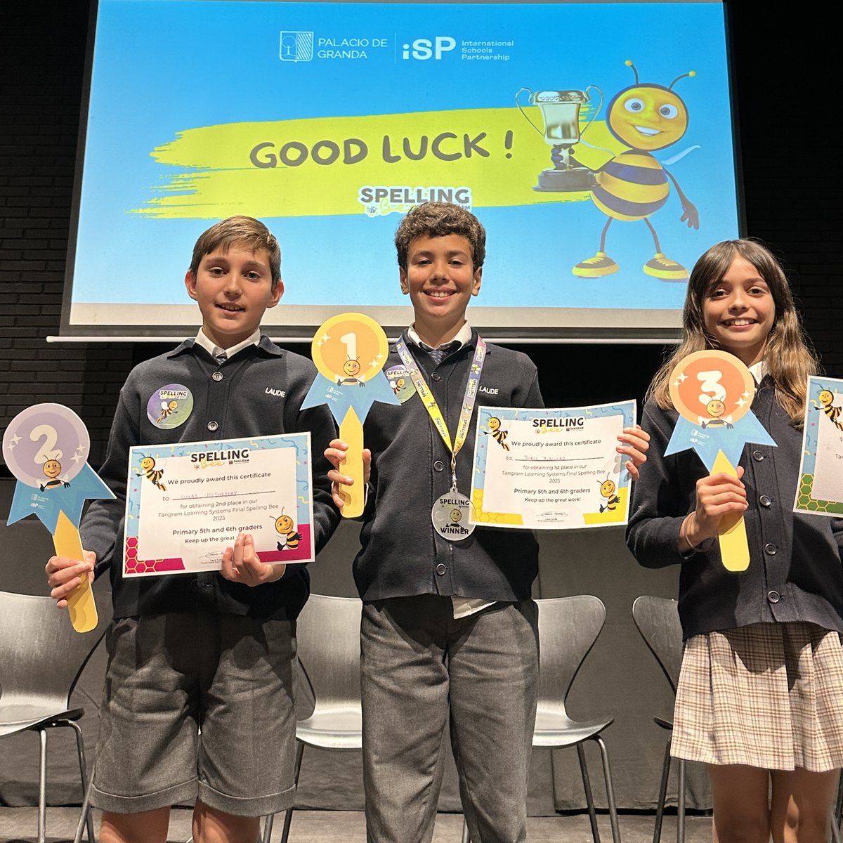 Tangram_LS's tweet image. ¡Qué ilusión desde Palacio de Granda! 🐝✨

Hace unos días se celebró su final escolar del #SpellingBee, y ya listos para la gran final nacional. 🎉📖

Felicidades a todos los participantes por su esfuerzo. ¡Sois unos auténticos cracks del deletreo! 🔠🎤

#TangramLearningSystems