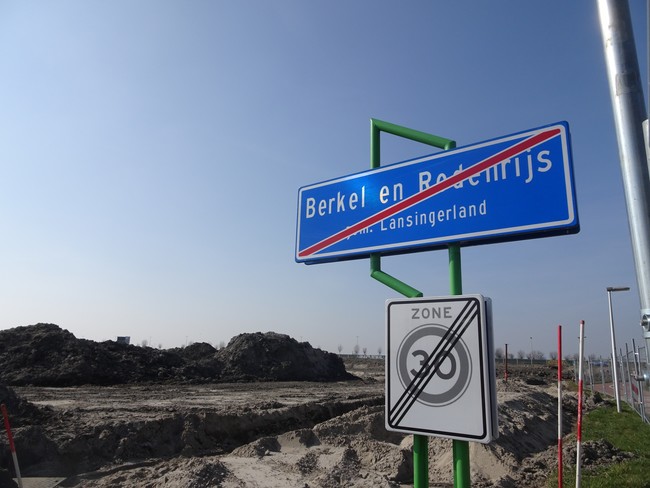 Vele raadsfracties in Lansingerland zien de bouw van Tiny Houses best wel zitten. Maar hoe pakken we dit praktisch aan? Het college ziet vooral beren op de weg en houdt de deur nog dicht.  Lees het in weekbericht 735: lansingerland.pvda.nl/nieuws/weekber…