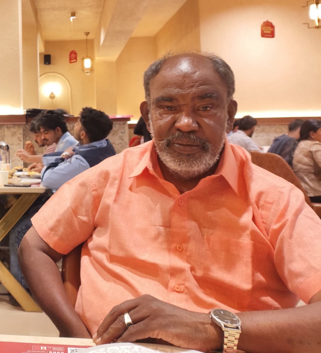 நேற்று எனது திருமண நாளை முன்னிட்டு
பேஸ்புக் வாட்ஸ் அப் ட்விட்டர்
தொலைபேசி நேரிலும் வாழ்த்திய உறவினர்களுக்கும் நண்பர்களுக்கும்
தலைவரின் ரசிகர்களுக்கும்
குறிப்பாக தொலைபேசி வாயிலாக வாழ்த்திய 
தளபதி க சத்திய நாராயணன் அவர்களுக்கும் 
என் உள்ளம் கனிந்த நன்றியும் மகிழ்ச்சியும்