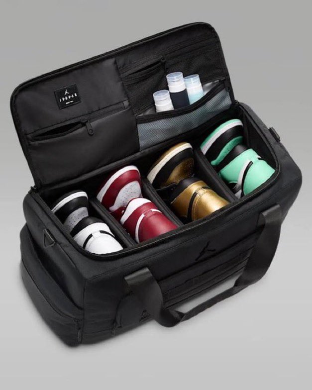 SNKR_TWITR tweet media