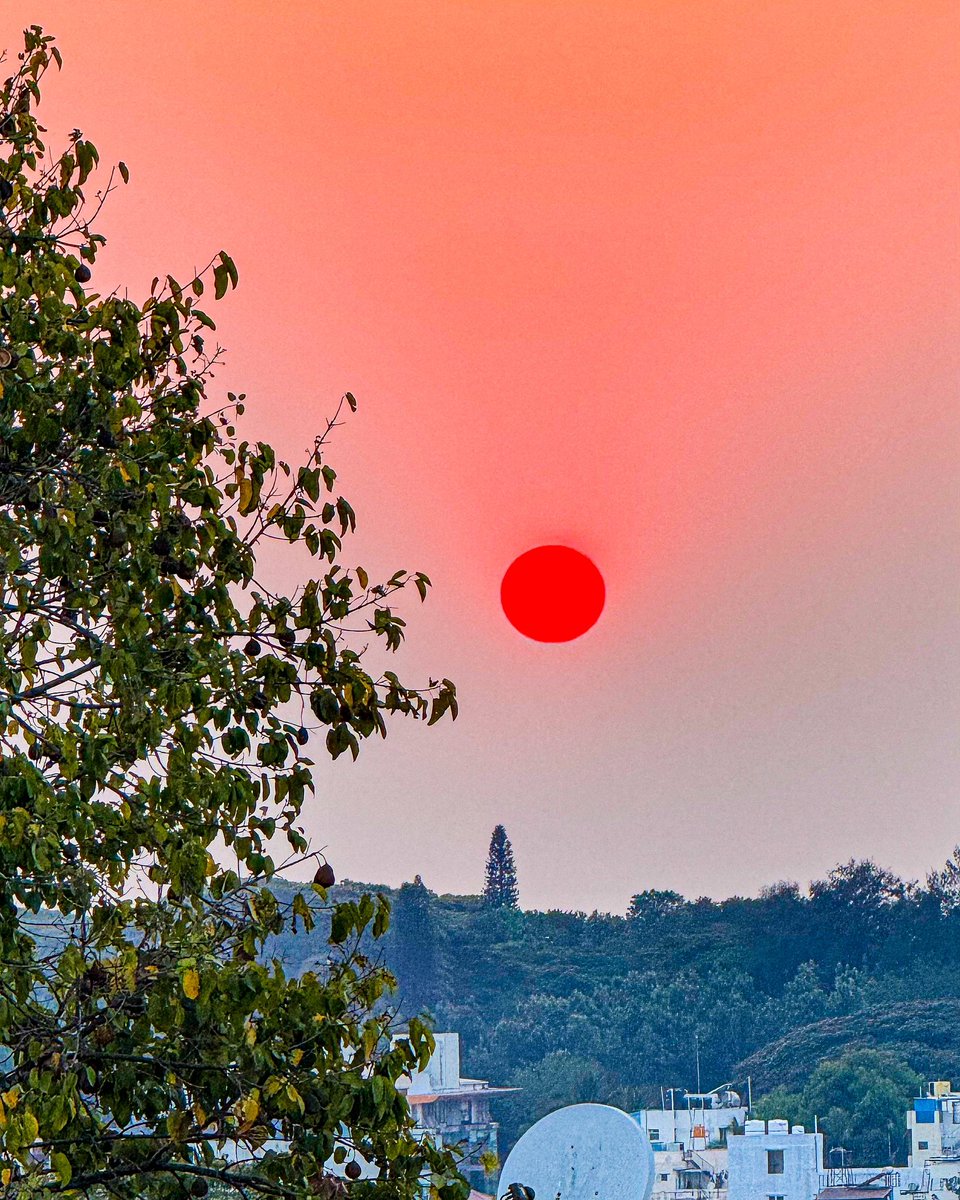 uday_birje's tweet image. Pure Natural Beauty. Today’s Sunset at 6:20pm. #HappyHoli 🧡🌞

#Bengaluru #Malleshwaram