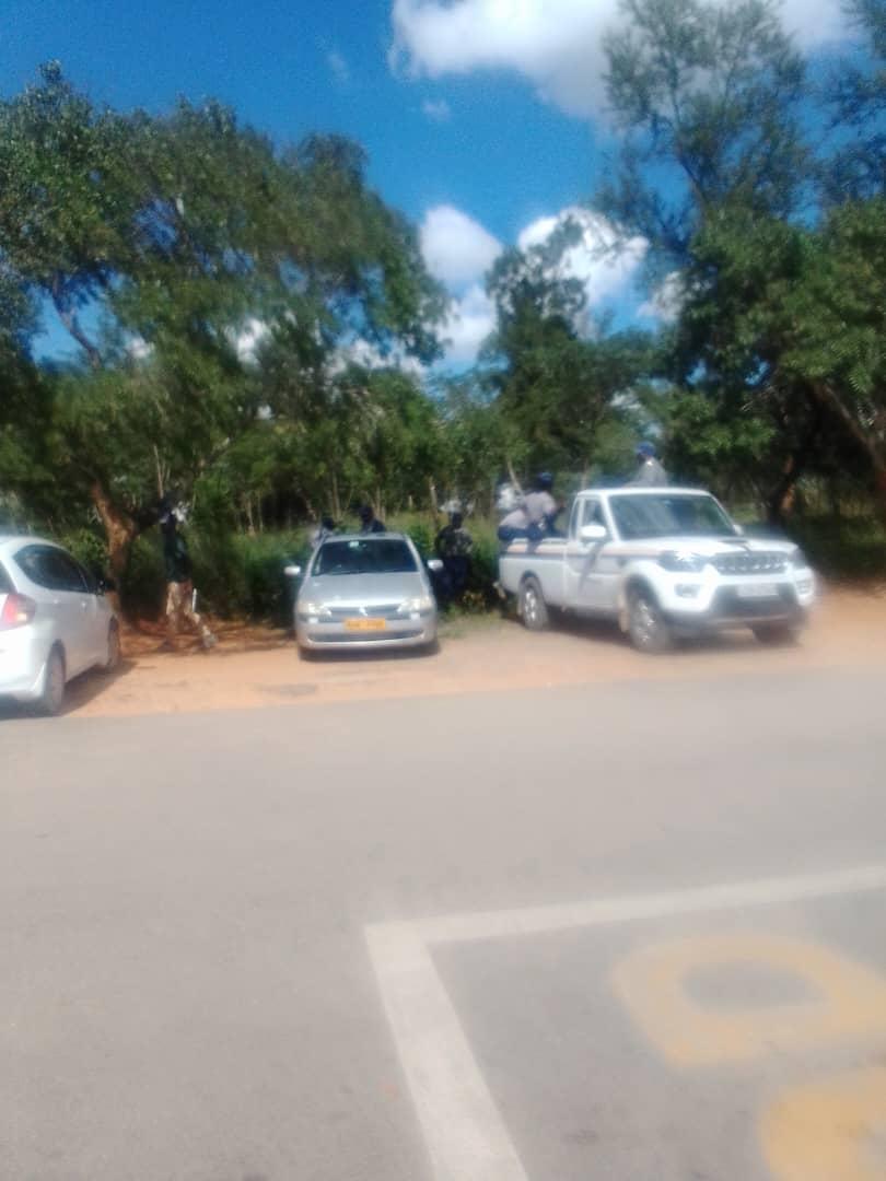 Zinasuzim's tweet photo. 🚨ALERT: POLICE PRESENCE at MSU where 5 of our students are currently having a hearing, the INTIMIDATION continues, still expecting an outcome by end of the day on the hearing which comes as a result of students exercising their right to Assembly.
#FreedomOfAssemblyForStudents https://t.co/e53aum1Jot