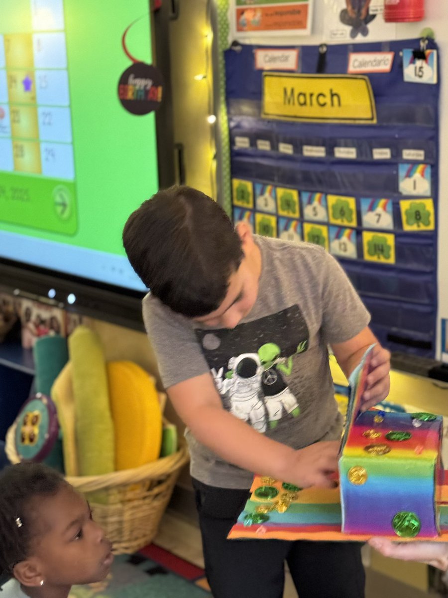 RCPS_EarlyLearn's tweet image. How to catch a Leprechaun? 🍀 
#familyproject #howtocatchaleprechaun 
#prek #dph #pat