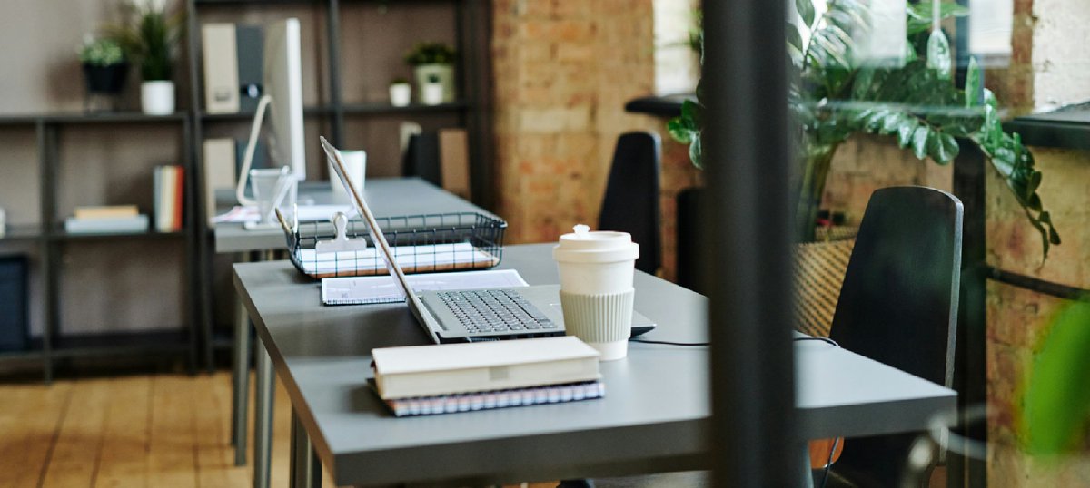 More office time doesn’t always mean more success.

Some companies swear by in-person work, but data suggests hybrid models may actually drive more growth. Does your office strategy align with your business goals?

🔗 Read more: hbr.org/2025/02/does-r…