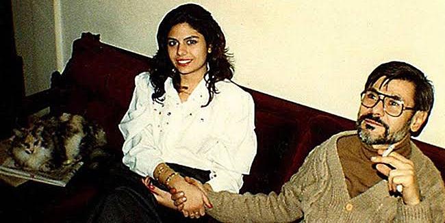 "Beni hoyrat bir makasla
Eski bir fotoğraftan oydular.

Orda kaldı yanağımın yarısı,
Kendini boşlukla tamamlar."

Metin Altıok