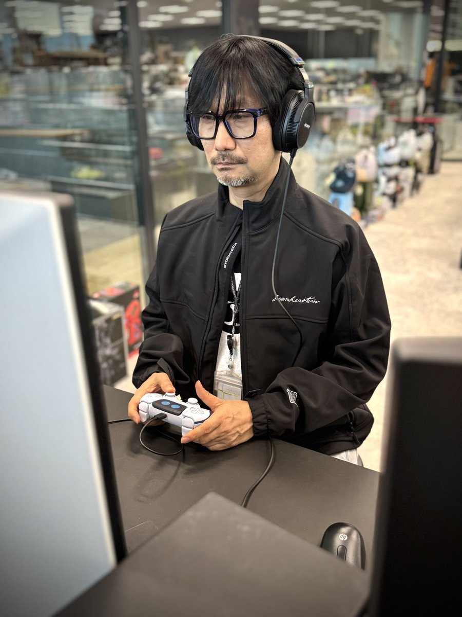 HIDEO_KOJIMA_EN's tweet photo. Building the game🎮 https://t.co/bjsUWTfKM2