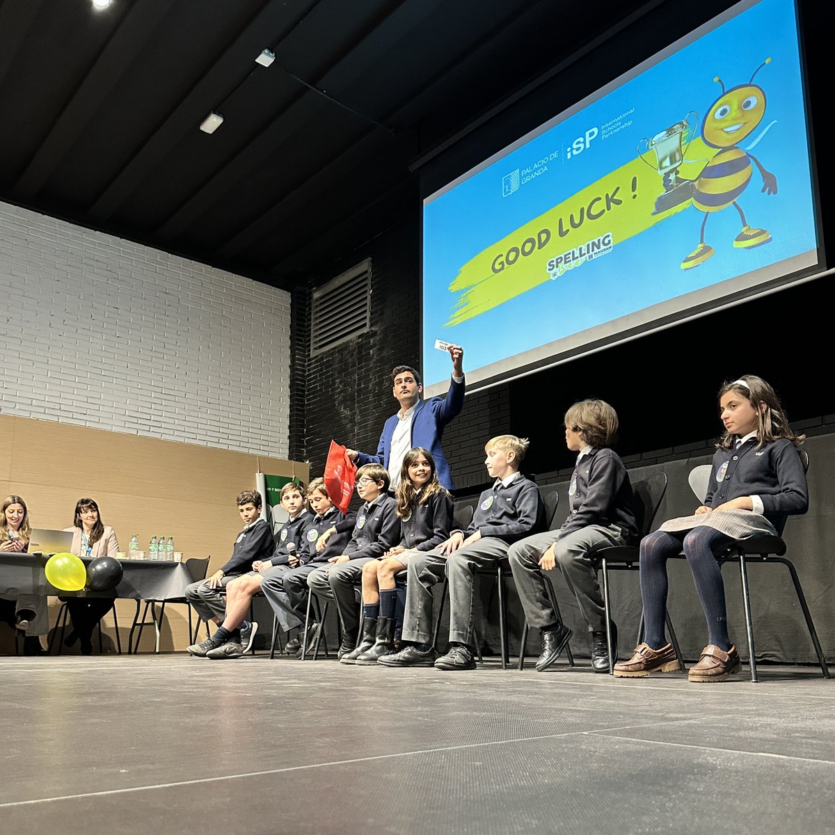 Tangram_LS's tweet image. ¡Qué ilusión desde Palacio de Granda! 🐝✨

Hace unos días se celebró su final escolar del #SpellingBee, y ya listos para la gran final nacional. 🎉📖

Felicidades a todos los participantes por su esfuerzo. ¡Sois unos auténticos cracks del deletreo! 🔠🎤

#TangramLearningSystems