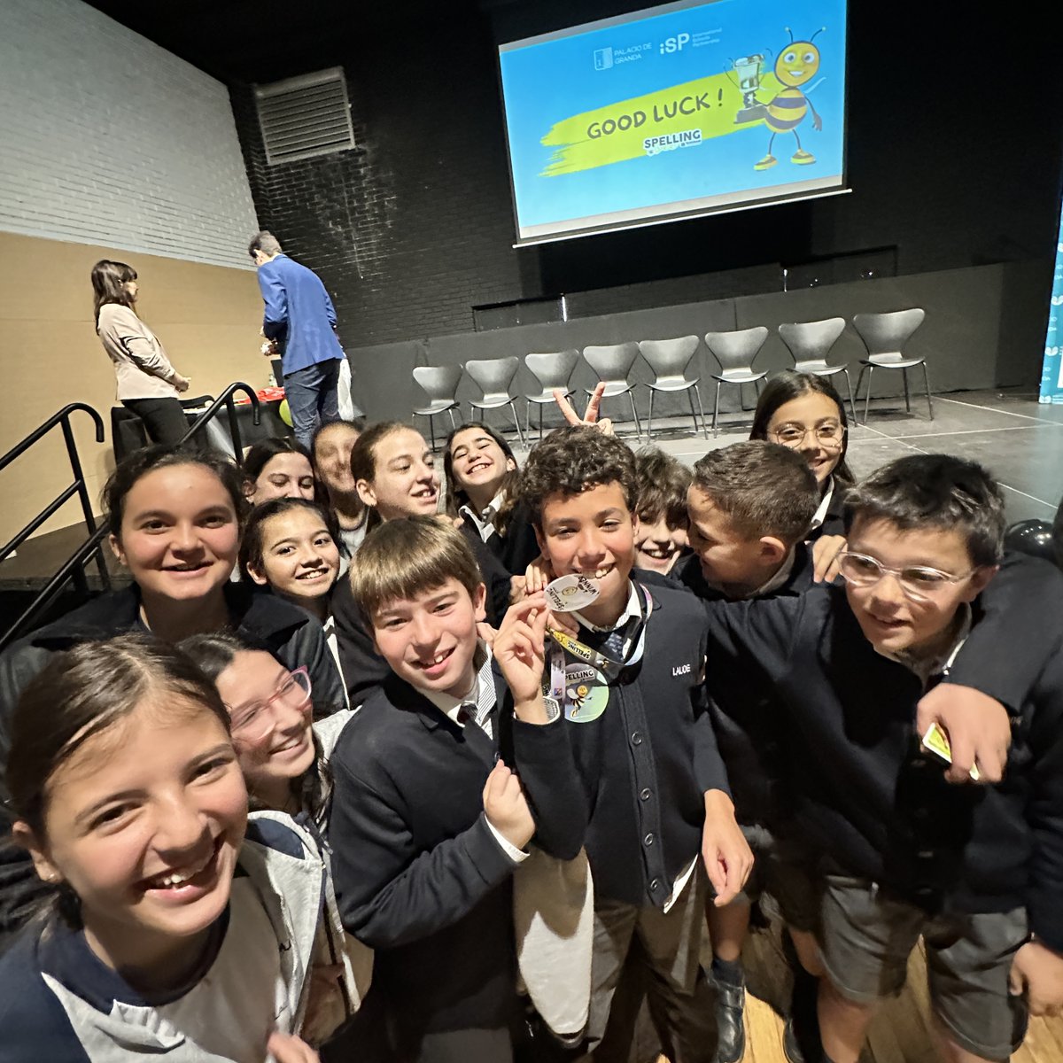 Tangram_LS's tweet image. ¡Qué ilusión desde Palacio de Granda! 🐝✨

Hace unos días se celebró su final escolar del #SpellingBee, y ya listos para la gran final nacional. 🎉📖

Felicidades a todos los participantes por su esfuerzo. ¡Sois unos auténticos cracks del deletreo! 🔠🎤

#TangramLearningSystems