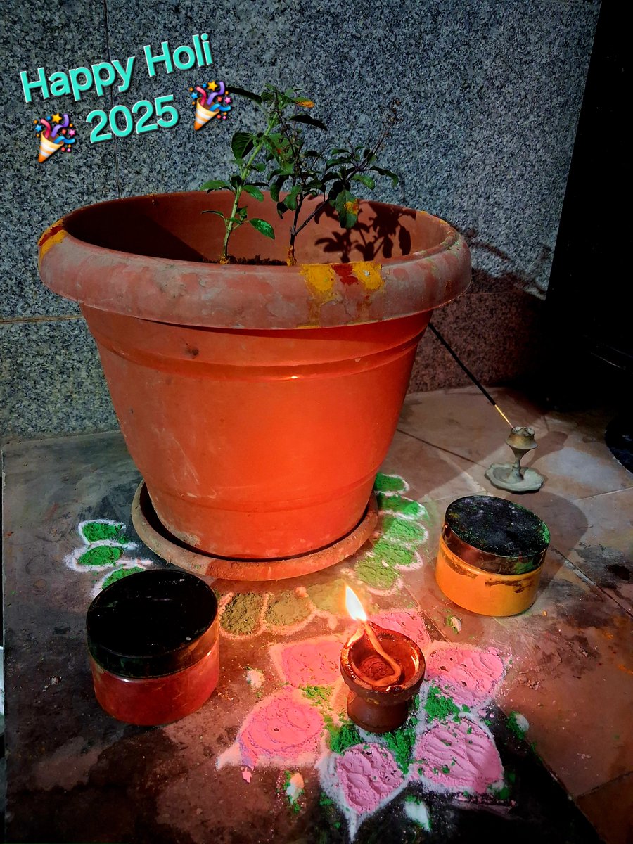 divu_dharshini's tweet photo. May God paint the canvas of your life with vibrant hues.

#HappyHoli 😊 🌈 🎉 https://t.co/7RvXx0YxNS