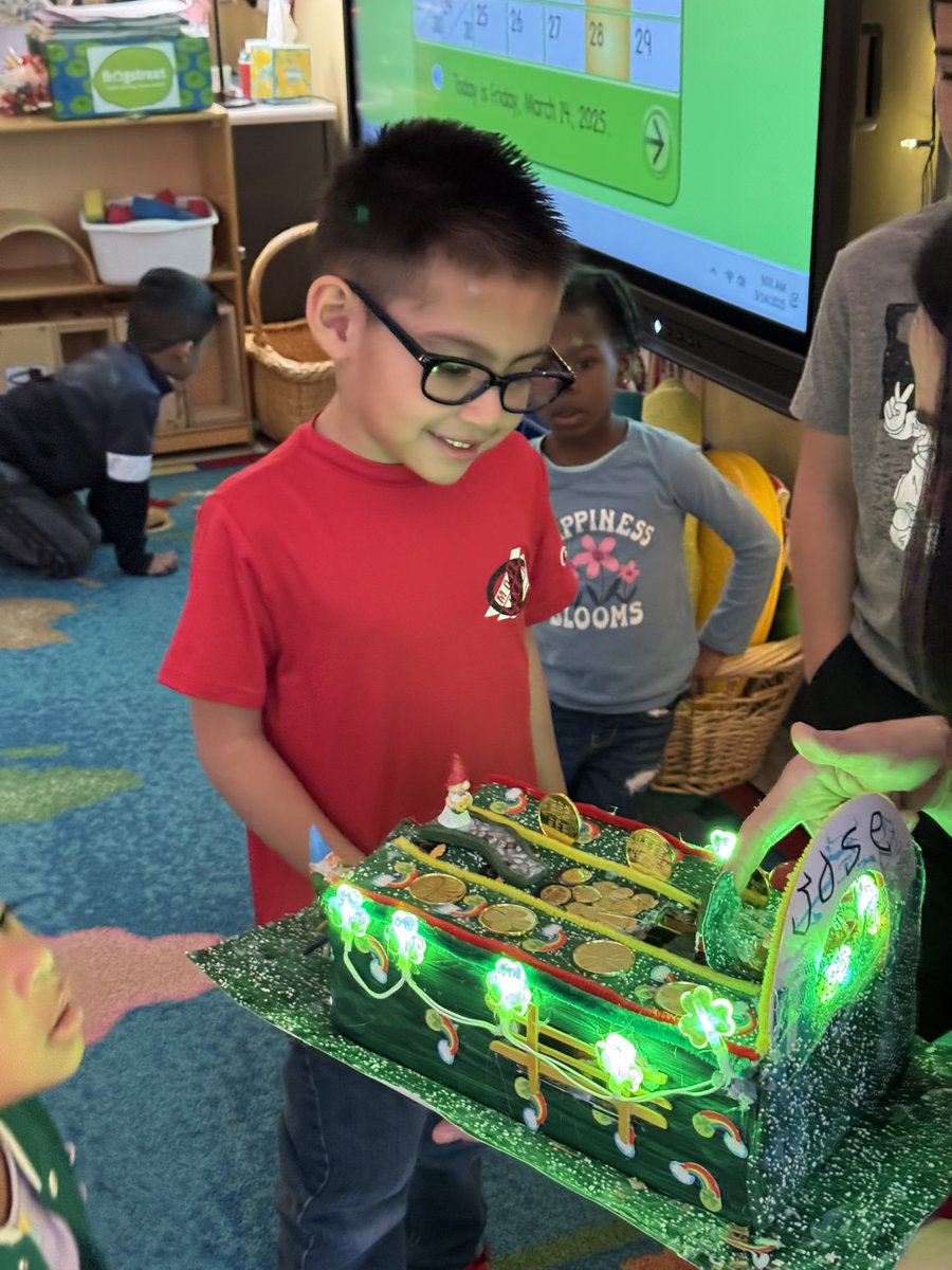 RCPS_EarlyLearn's tweet image. How to catch a Leprechaun? 🍀 
#familyproject #howtocatchaleprechaun 
#prek #dph #pat