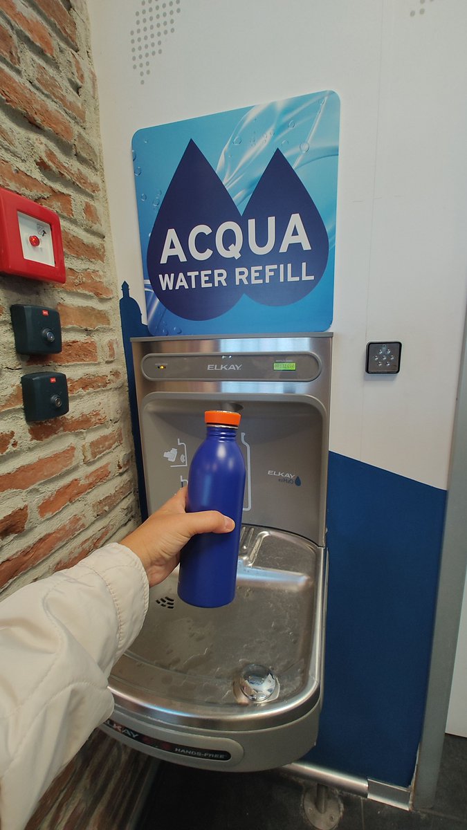 BLQairport's tweet photo. 🚰💦 Just landed or about to take off and your bottle is empty? 🌍  
✈️💧  
Here’s where to refill it:  
🔹 Check-in Area, Island A  
🔹 Schengen Departures 🛍️  
🔹 Non-Schengen Departures 🍴  
🔹 Schengen Baggage Claim 🏧  
🔹 Non-Schengen Baggage Claim 🚔  

#BLQInnovability https://t.co/4OI9v7sjur