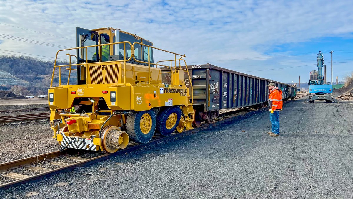 empireede's tweet photo. 🚂 Exciting news! The Empire River Rail crew has officially started operations at The Port of West Virginia! 🎉 Our team has completed rigorous training and certification to ensure we meet FRA standards and our company procedures. We can't wait to offer our customers top-notch services, including freight services, transloading, and railcar storage. Let's get moving! 🚀 

#EmpireRiverRail #WestVirginia #RailTransport #Logistics #Transloading #LastMileDelivery #NewBeginnings #portofwestvirginia #empireede