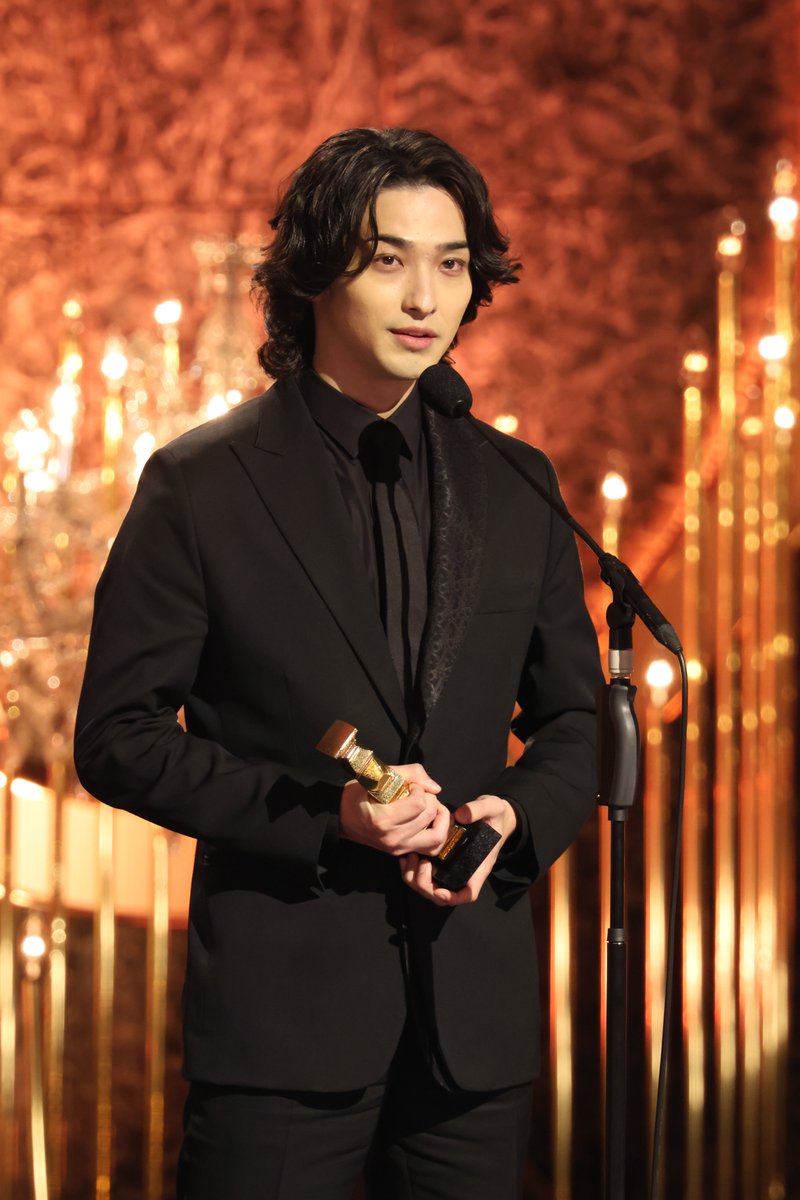 modelpress's tweet photo. 【🎞️第48回日本アカデミー賞】

🏆️最優秀主演男優賞は
「正体」横浜流星に決定💐

🔻さらに写真を見る
https://t.co/2GRHrDAAxf

「毎日芝居のことを考え、作品命で、大袈裟かもしれないんですけど、本気で身命を賭す覚悟で向き合ってます」

#日本アカデミー賞 #日アカ @shotai_movie https://t.co/RCiqmySOJM