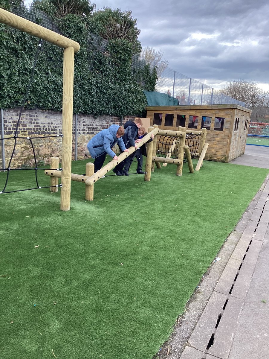 mattarnclass72's tweet photo. We earned our reward time and so had 15 minutes on the trim trail. Look how amazing we are at balancing! @mattarnprimary https://t.co/FriRmeicEE