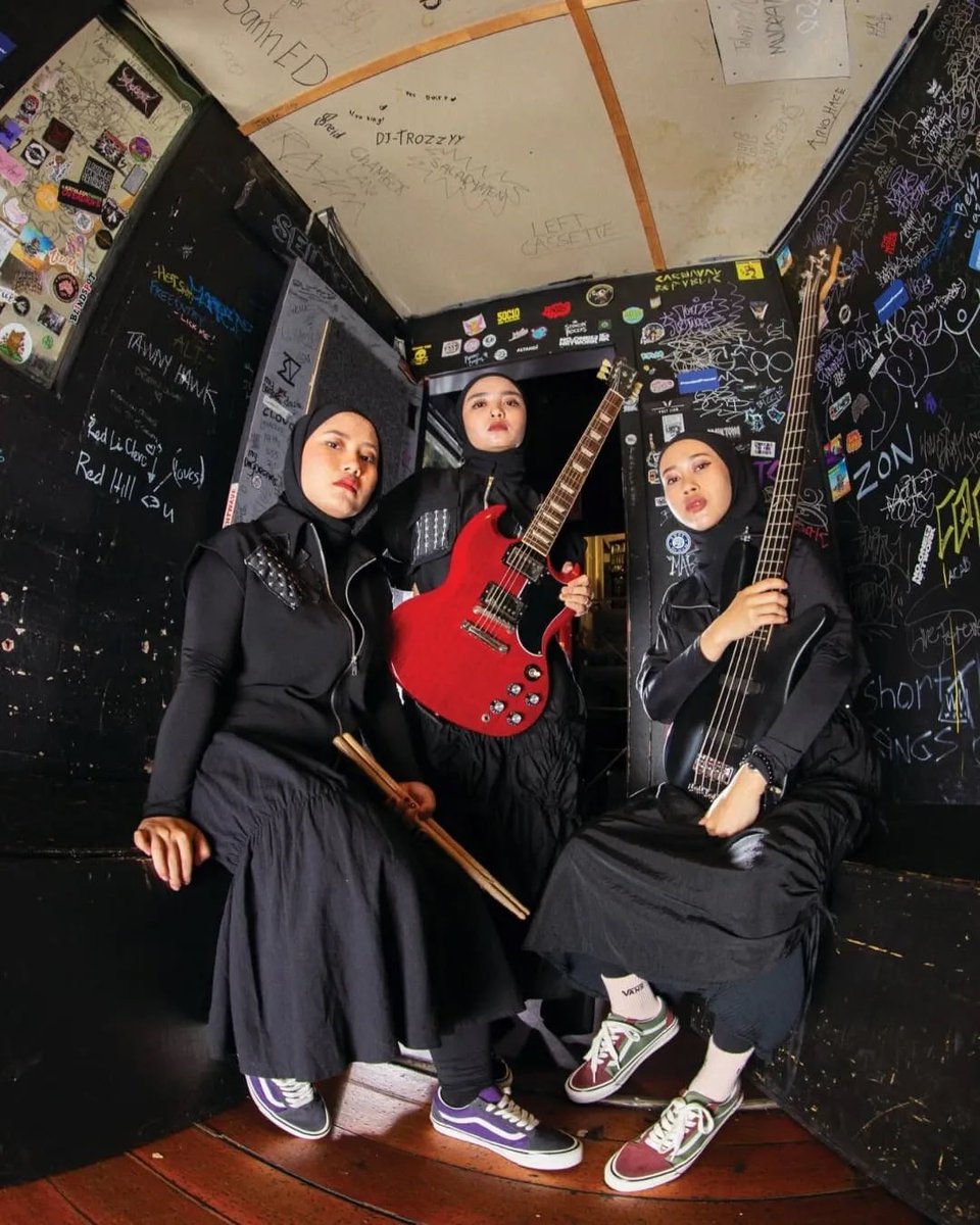 VOB terpilih jadi Global Ambassador dari Vans. Mereka jadi satu-satunya perwakilan dari Asia dalam jajaran duta merek global Vans 🤘🏿🗿