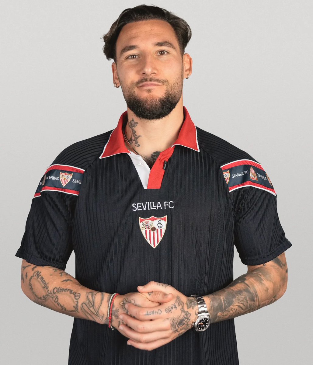 AngelaSalas17's tweet photo. Booooffffff 

Pd: lo único que están haciendo bien son las camisetas retro. https://t.co/vGiF709Uax