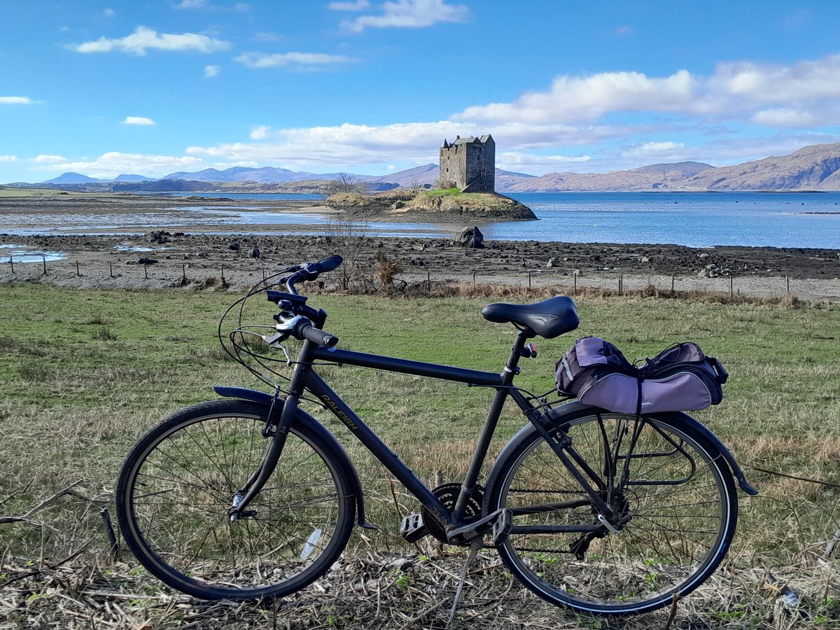 LorneOban's tweet photo. A fine day for a cycle on the Caledonia Way, Route 78 of the National Cycle Network, passing Caisteal an Stalcaire (Castle Stalker) on the way. #Appin #DailyCycle @SustransScot https://t.co/04Pyu5R3I3