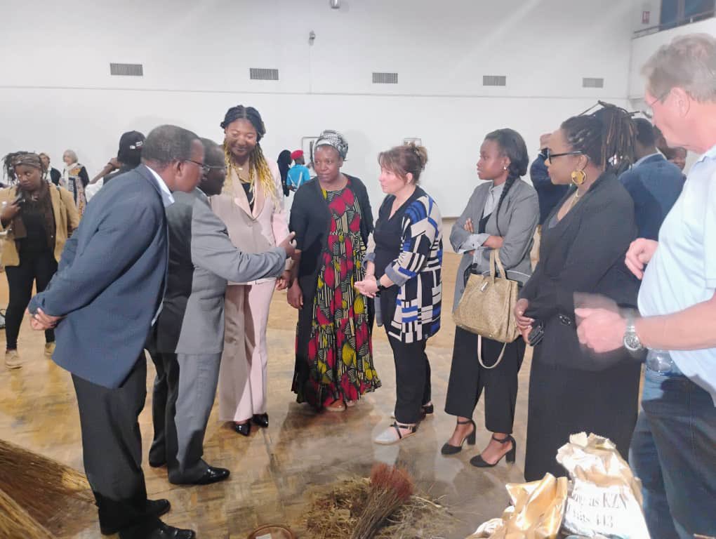 vicdillon's tweet photo. Such a privilege to join Deputy Chief Secretary Rev Damasane, Minister Hon @EmilyJesaya and distinguished guests @NatGalleryZimb to open Sabina Mutsvati’s beautiful exhibition “Ndishonogorei” to celebrate Women’s month. Showing till May so check it out! @euinzim @IrlEmbPretoria https://t.co/T2PjaeWOH5