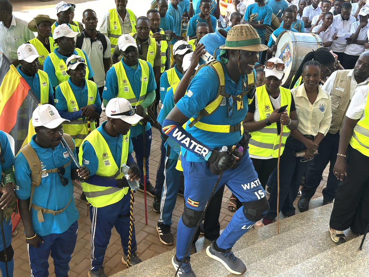 min_waterUg's tweet photo. #MWEworks: The @walkers_uganda have been welcomed by the @min_waterUg Permanent Secretary; Dr. @okidi64. The 317 km walk that started in Buliisa District on 3 March, 2025 has climaxed today in Kampala City.

@WaterAidUganda @Water4PeopleUG @UNDPUganda @theGCF @NFAUG 

#UWEWK25 https://t.co/2JDn5f7yBT