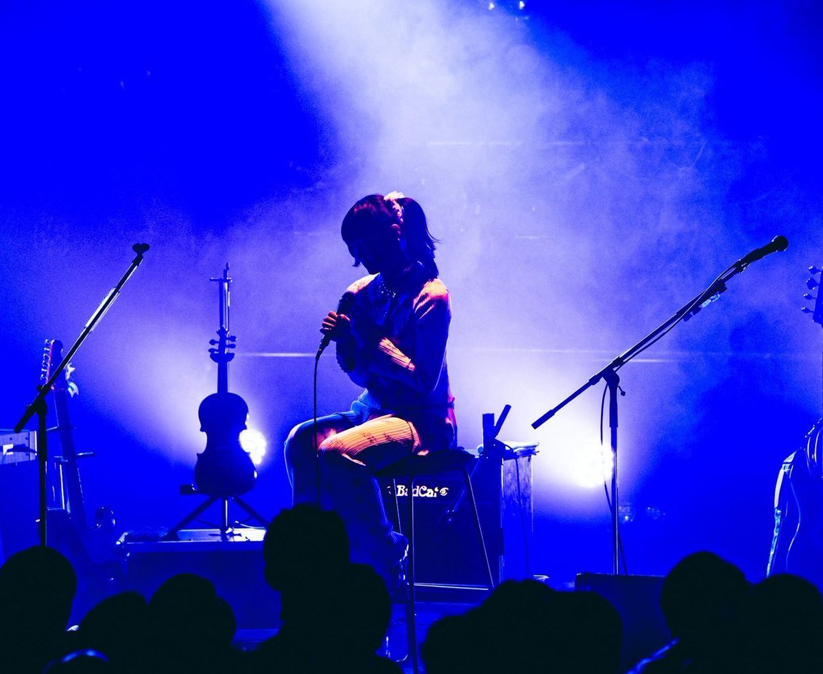 ツアー初日 五劫の擦り切れ

永遠と一瞬の間でしか生きられない私たち。
久しぶりにワンマンライブをして心が震えて、みんなが見に来てくれていること、とても奇跡で泣いてしまった。 
このあともあと5公演、よろしくね。