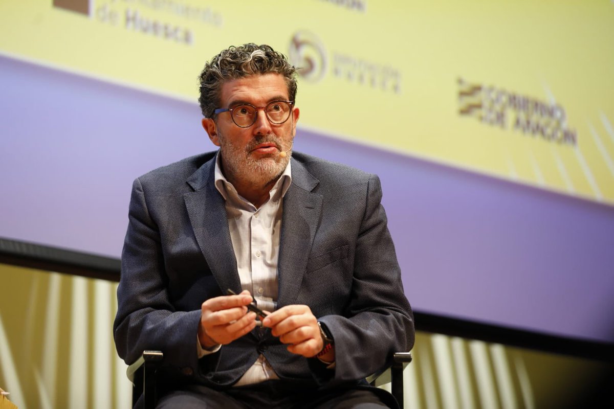 Julián Quirós: “Todavía en el periodismo y en la vida, los elementos disparadores y generadores de algo vienen de mentes disruptivas”. “Solo se pierden las batallas que no se dan”. 

#CongresoHuesca
#CongresoPeriodismo