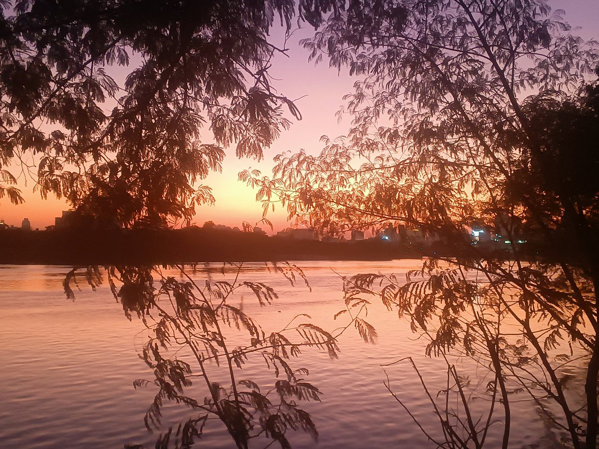 jonalyn_arnaiz's tweet image. Kaya pala ang ganda ng sunset kanina… THE WONDROUS WORM MOON pala yan 🌕❤️‍🔥

@pup linear park