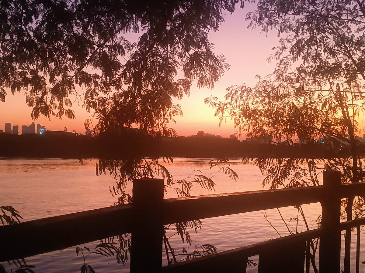 jonalyn_arnaiz's tweet image. Kaya pala ang ganda ng sunset kanina… THE WONDROUS WORM MOON pala yan 🌕❤️‍🔥

@pup linear park