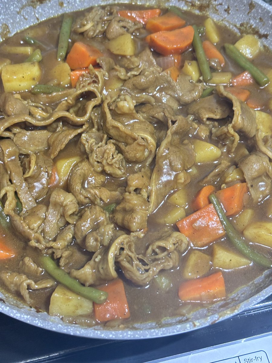 CAMILLEbgrn's tweet image. Oh sshhhh it’s been a while. We’re not basic anymooore!

Squash soup
Beef curry
Shawarma rice (sans rice in the photo lol)
Miso salmon

#cookingfortwo