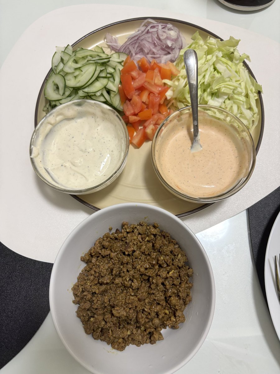 CAMILLEbgrn's tweet image. Oh sshhhh it’s been a while. We’re not basic anymooore!

Squash soup
Beef curry
Shawarma rice (sans rice in the photo lol)
Miso salmon

#cookingfortwo