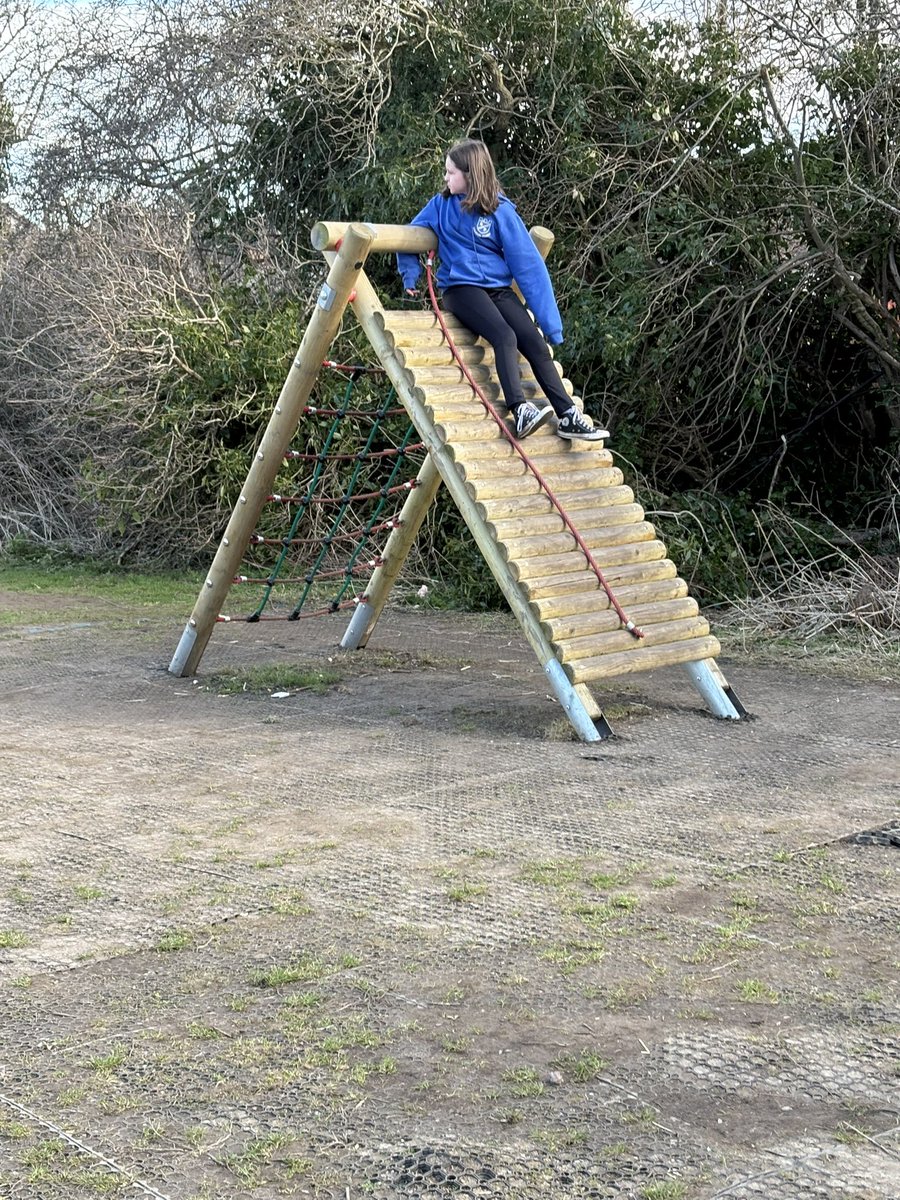 DeanburnPS_P7A's tweet photo. P7 chose to spend their Fun31 time outside on the Trim Track this afternoon. π #Fun31 #Article31 #RRSatDPS #Play #Fun #Friendships #SpringSunshine #P7Team π https://t.co/1wIN0tRqnv