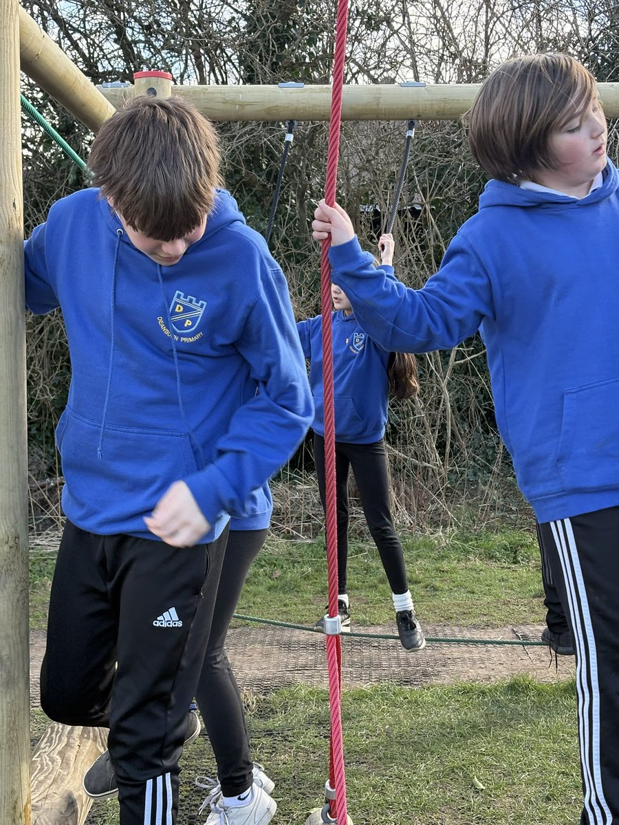 DeanburnPS_P7A's tweet photo. P7 chose to spend their Fun31 time outside on the Trim Track this afternoon. π #Fun31 #Article31 #RRSatDPS #Play #Fun #Friendships #SpringSunshine #P7Team π https://t.co/1wIN0tRqnv