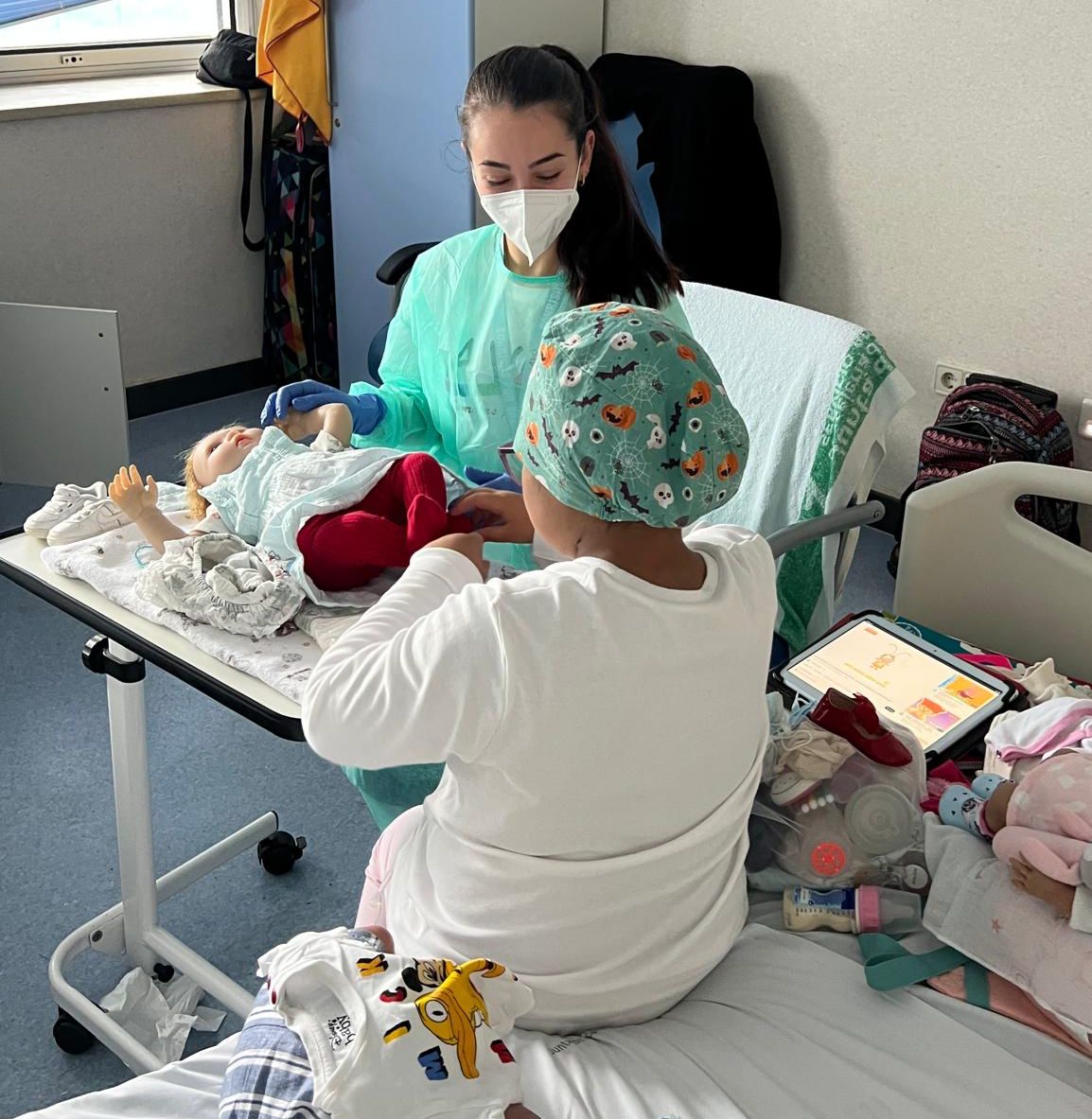 💙Un momento cualquiera de nuestro voluntariado en el Hospital 💙

🌈𝐉𝐮𝐞𝐠𝐨𝐬 𝐲 𝐨𝐭𝐫𝐚 𝐦𝐢𝐫𝐚𝐝𝐚 𝐪𝐮𝐞 𝐥𝐥𝐞𝐧𝐚𝐧 𝐝𝐞 𝐢𝐥𝐮𝐬𝐢𝐨́𝐧 

#voluntariado #juegos #imaginacion #rutinas #sonrisasporbandera #somosavoi