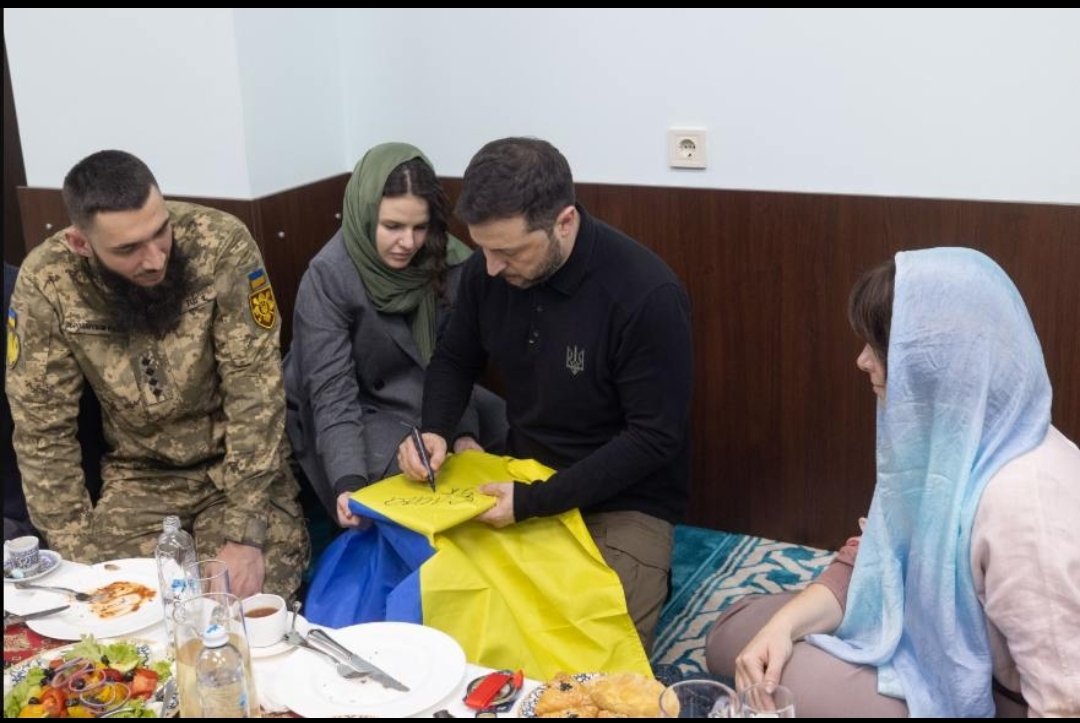 Vijesti11111's tweet photo. Zelensky Joins Ukrainian 🇺🇦 Muslims for Iftar. https://t.co/WLDPNj1bNA