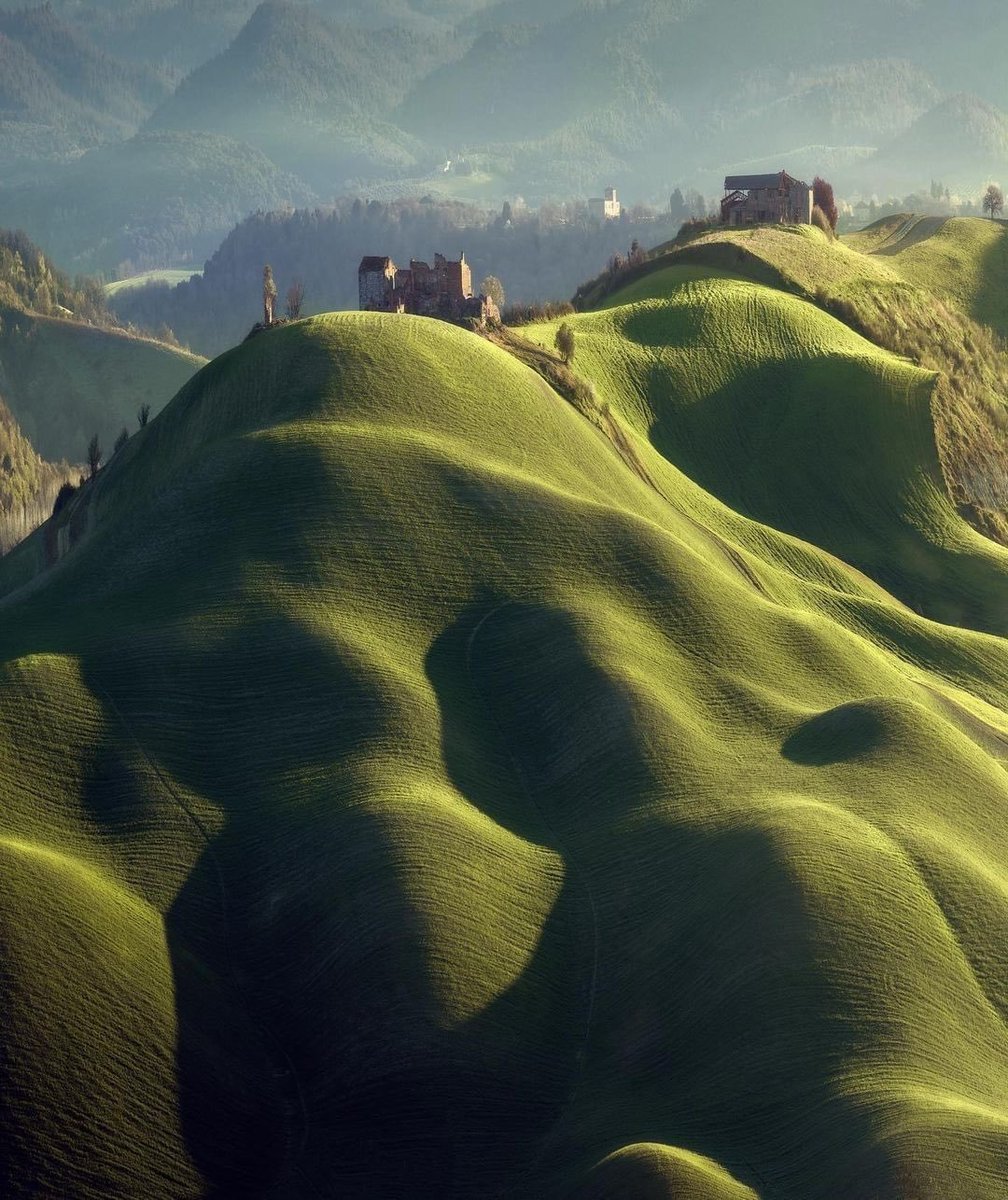 lebigh_official's tweet image. Lugares na Terra que não parecem reais - thread 🧵

1. As colinas da Toscana, Itália