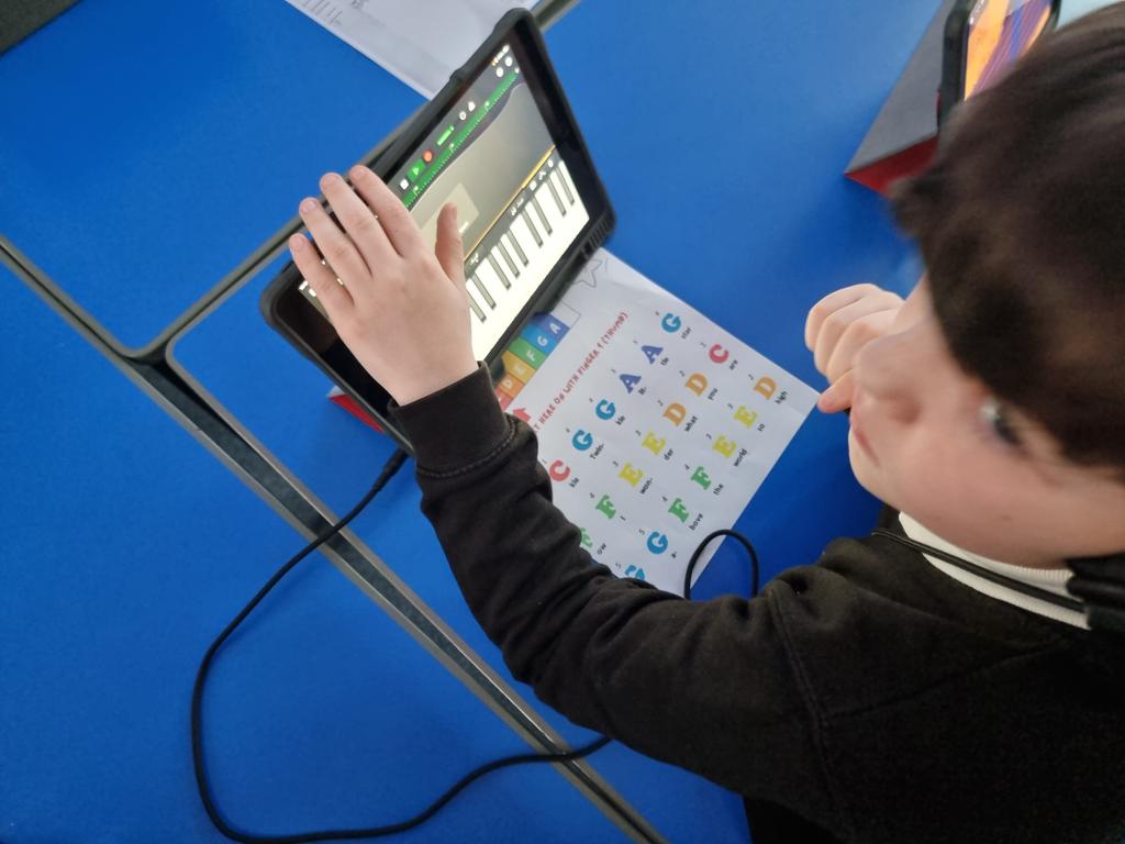 MissSCPS tweet media