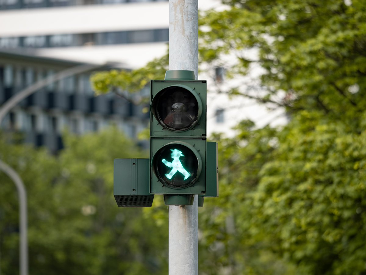 Deutsches Institut für Urbanistik - Difu (@difu_d) on Twitter photo Wie gestalten #Kommunen sichere Wege für Fußgänger? 🚶♀️💡Im WDR-Podcast "Quarks auf Radio" spricht u.a. <a href="/difu_d/">Deutsches Institut für Urbanistik - Difu</a>-Wissenschaftlerin Uta Bauer über Potenziale und Defizite in der #Fußverkehrsplanung - zu hören ab Minute 47:13 👉 t1p.de/b3a4r Wie gestalten #Kommunen sichere Wege für Fußgänger? 🚶♀️💡Im WDR-Podcast "Quarks auf Radio" spricht u.a. <a href="/difu_d/">Deutsches Institut für Urbanistik - Difu</a>-Wissenschaftlerin Uta Bauer über Potenziale und Defizite in der #Fußverkehrsplanung - zu hören ab Minute 47:13 👉 t1p.de/b3a4r