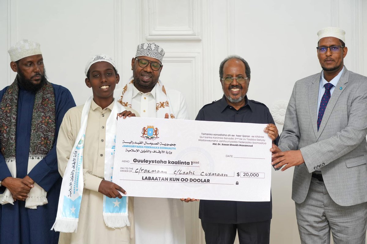 HassanSMohamud's tweet image. Islam is a religion of peace, unity & compassion. Last night, I had the honour of presiding over the conclusion of the Annual Holy Quran Competition, celebrating our youth’s dedication to the Quran. We remain committed to the Islamic values as foundation for peace & justice.
