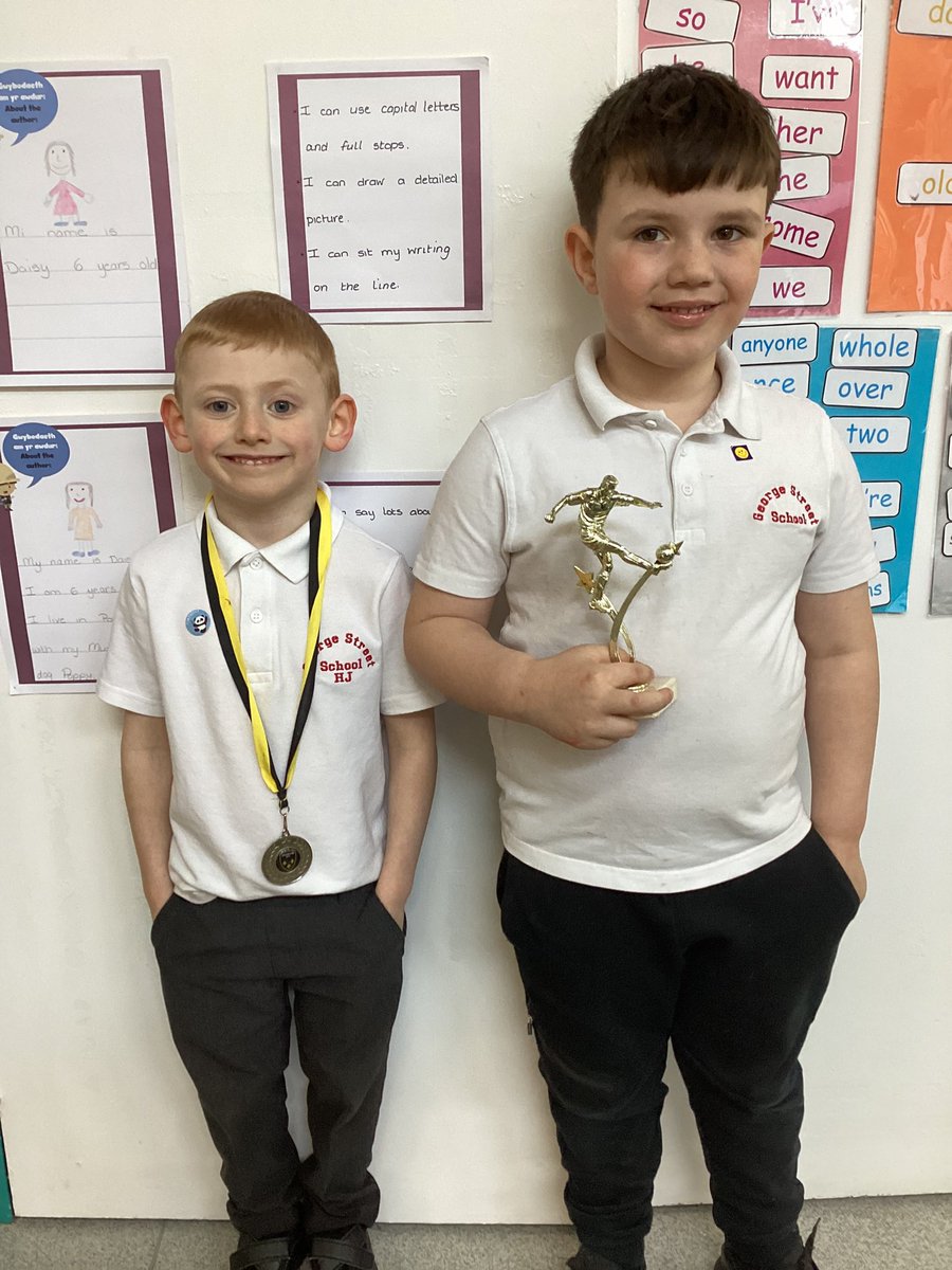 Another proud moment in Dosbarth Tulip with both of these boys earning recognition in their football and rugby clubs🏅 🏆 😀
