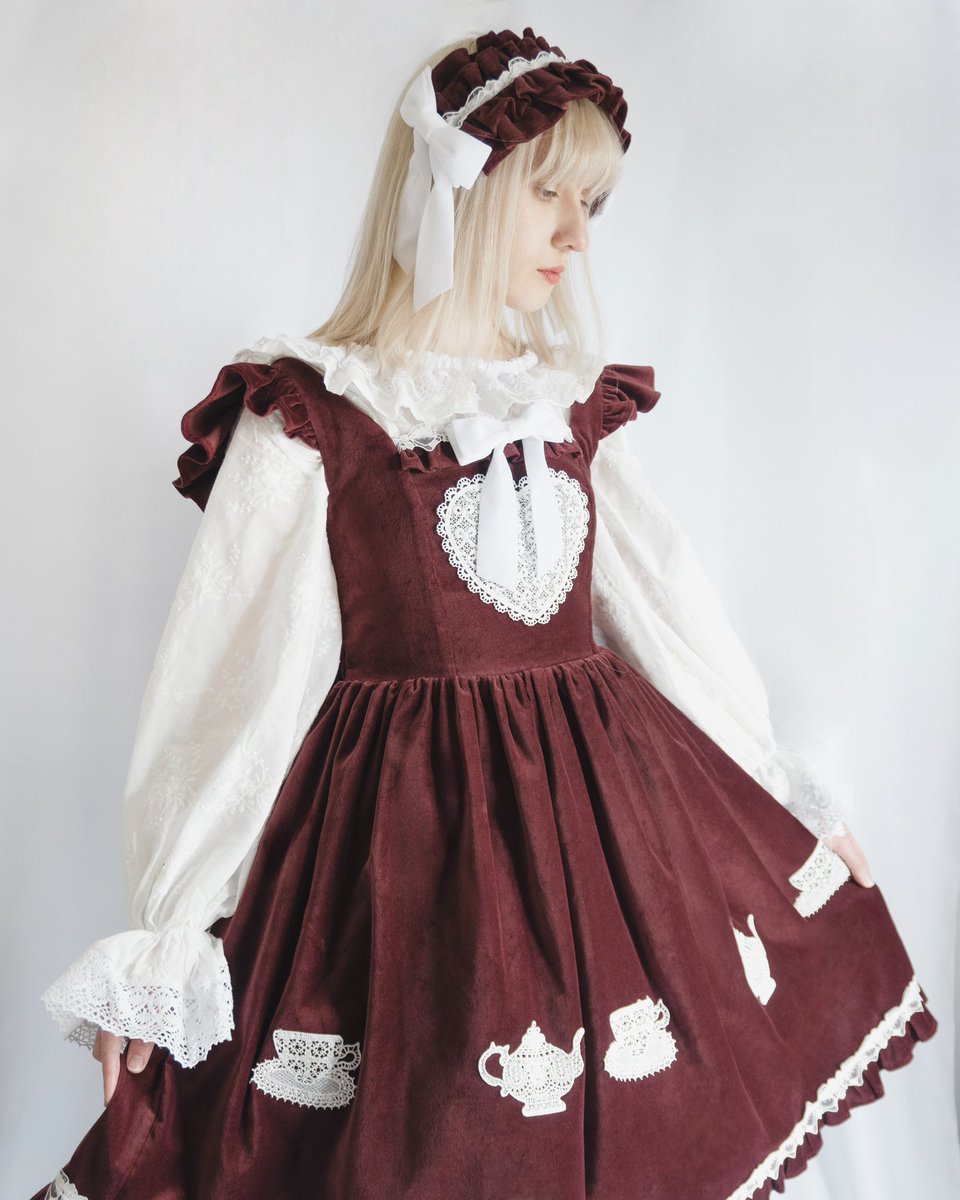 pyshkin_pyshkin's tweet photo. Three days left before to pre-order new velvet garments, accessories, blouses and “Tea party” collection! https://t.co/Q2LOr7Gdt7