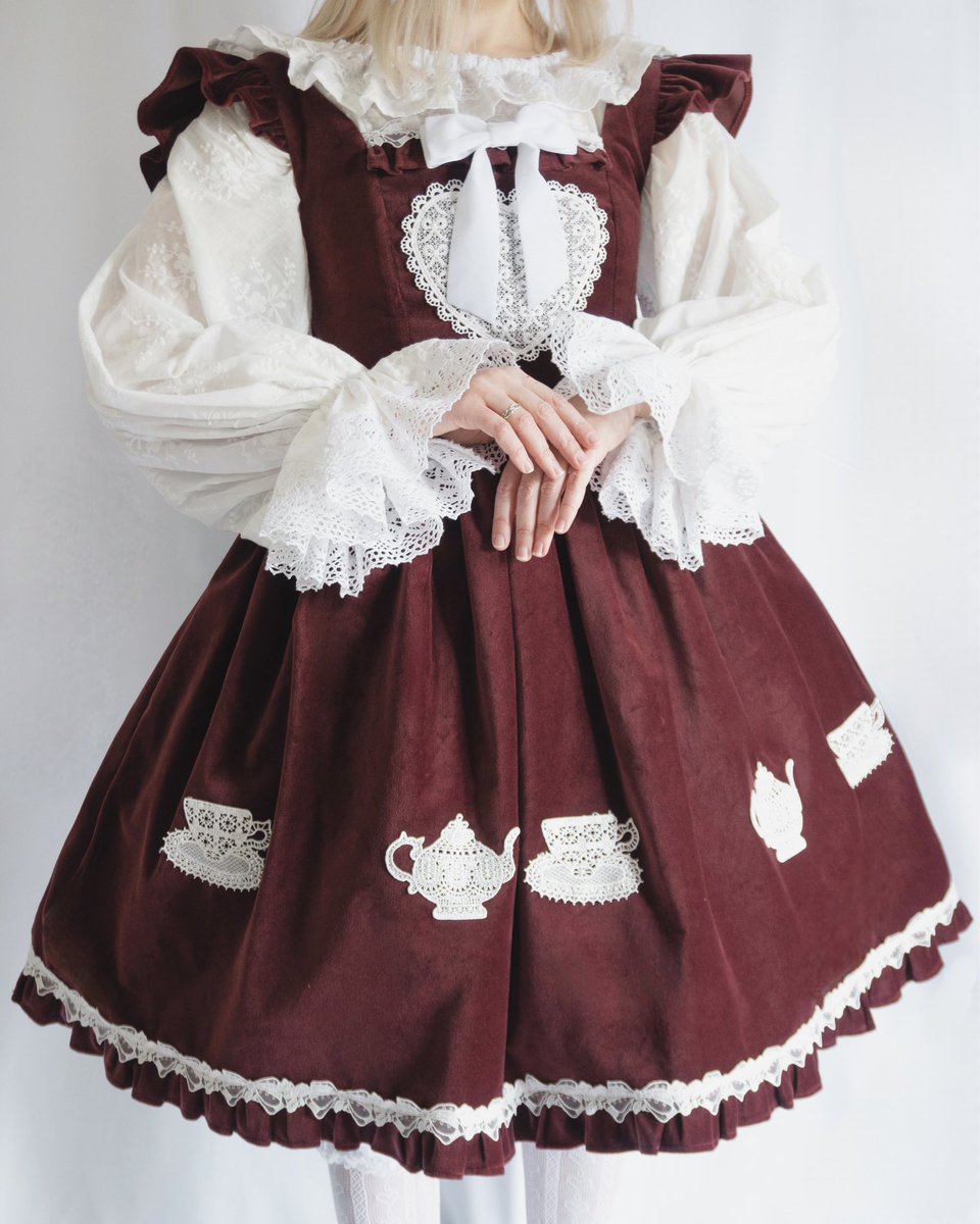 pyshkin_pyshkin's tweet photo. Three days left before to pre-order new velvet garments, accessories, blouses and “Tea party” collection! https://t.co/Q2LOr7Gdt7