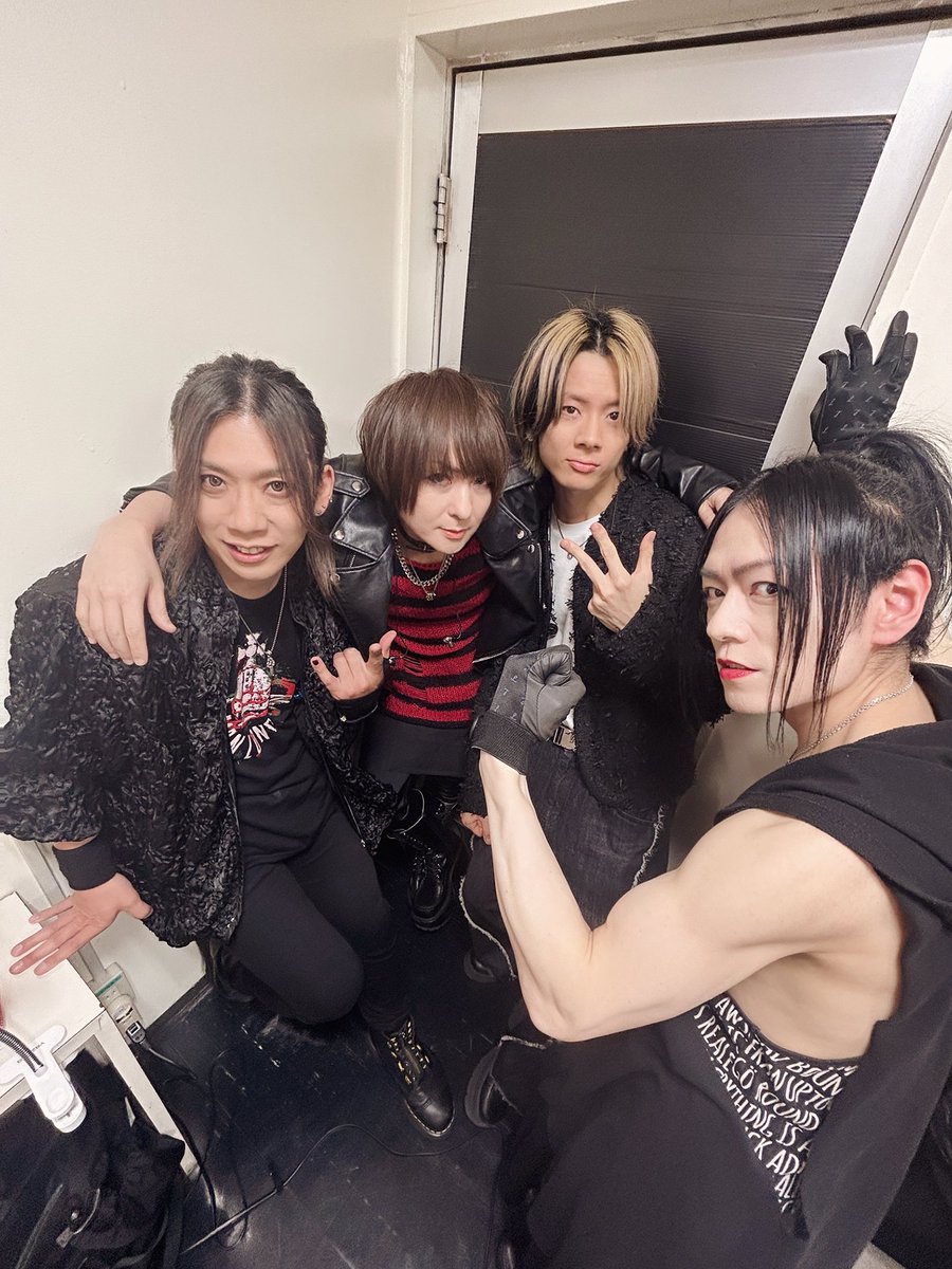 上田竜也着用 SYTE クレイジーチェック コート上下 事後報告となりますが 上田竜也 White Day Revel サポートでベース弾い