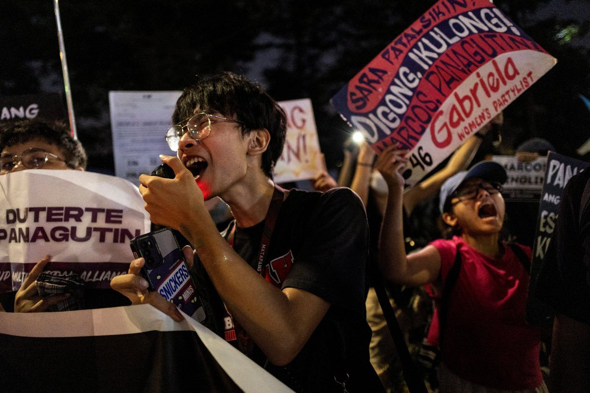 newswatchplusph's tweet photo. LOOK: Filipino students and activists demand conviction, imprisonment of former President Rodrigo Duterte ahead of his first International Criminal Court appearance on March 14.

📸 Eloisa Lopez/Reuters https://t.co/pGjAlSmaR1