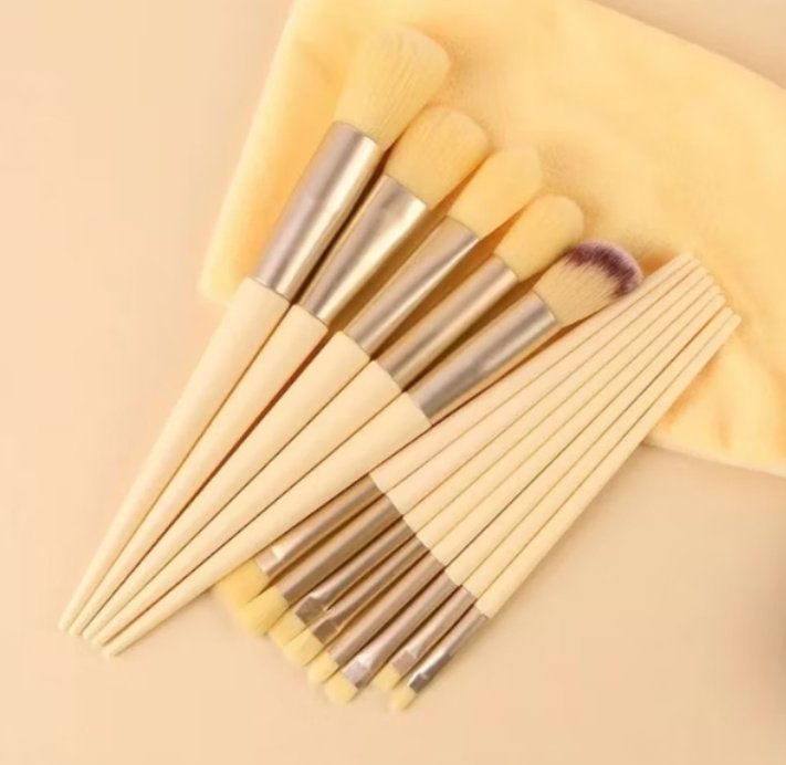 Majuh_fer's tweet image. Os melhores pincéis e esponjinhas de maquiagem que achei na shopee, vou renovar todas gastando pouco.

A threads  #shoppe 

#Renata #Donatella #selena