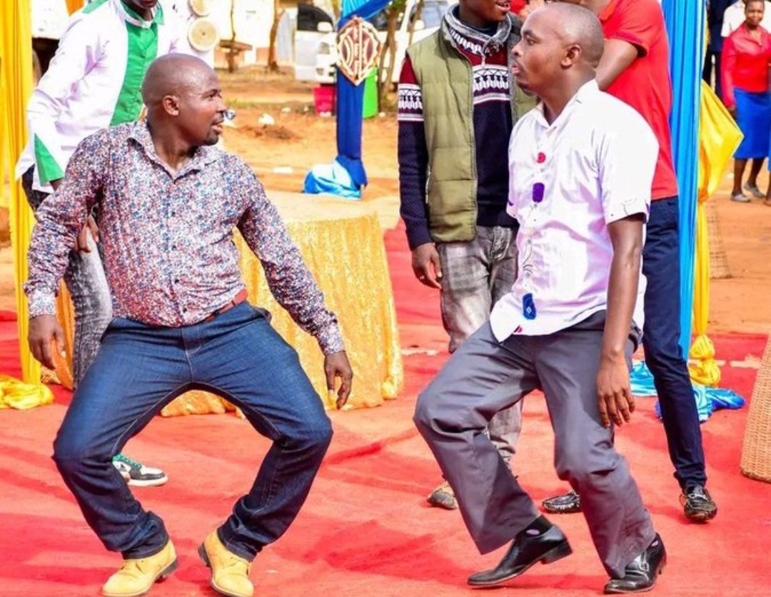 m26098's tweet photo. @Sativa255 Nambaa ni ilee  katibu kiongozi🤭🤭🤭 https://t.co/x36vePSoOp