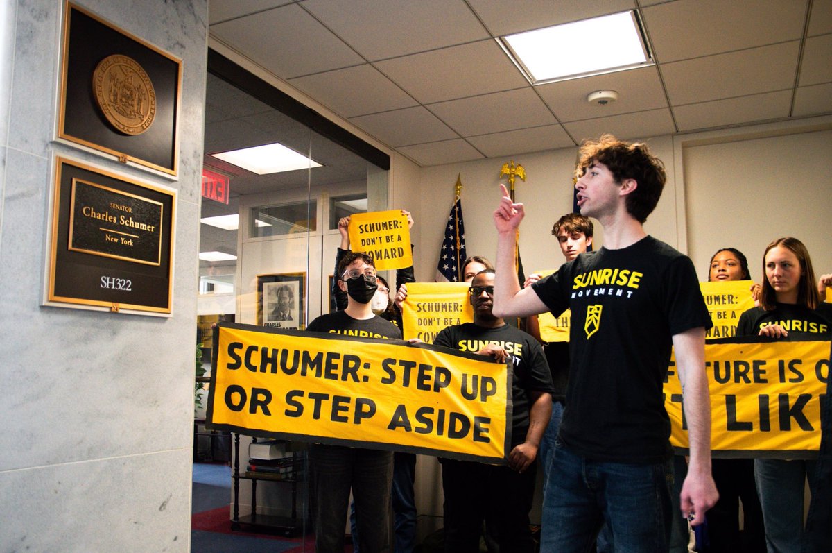 🚨 BREAKING: Young people are at Senator Schumer’s office to demand he stop the disastrous Trump-Musk budget.

The doors are locked. <a href="/SenSchumer/">Chuck Schumer</a> will you show your face and talk to the people? Or will you cowardly sell us out?